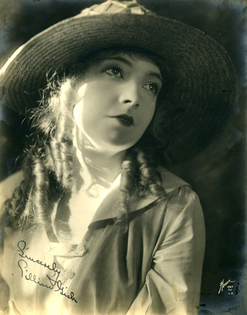 Lillian Gish c 1920 via teegardennashcom Lillian Gish c 1920